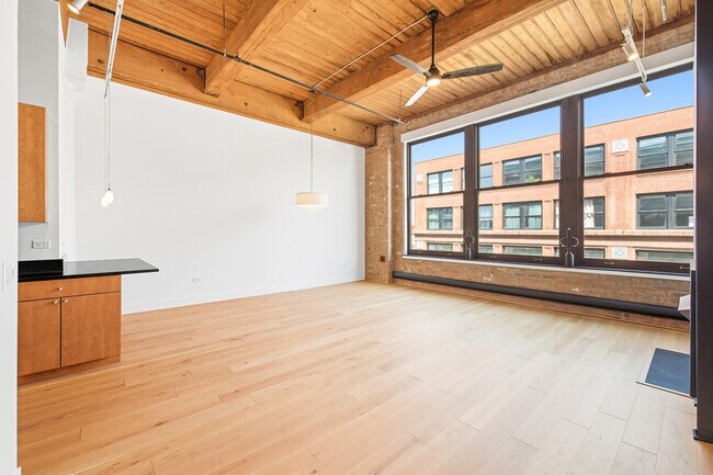 Building Photo - 2303 S Michigan Ave