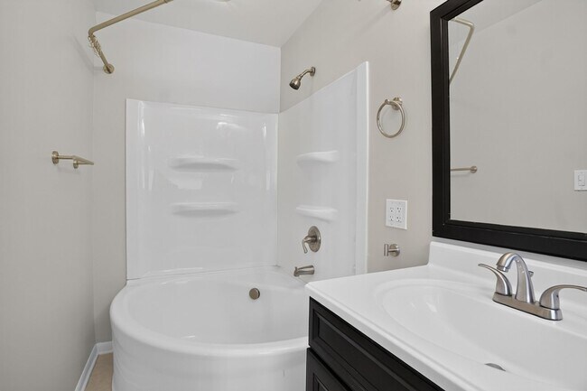 Building Photo - Spacious Stunning 3 BR House in Mount Prospect W/ Office/Playroom on Corner Lot