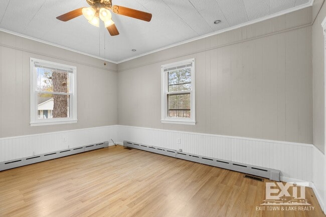 Building Photo - 3 Bedroom 1 Bathroom Home