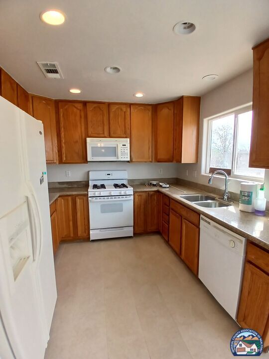 Building Photo - 2377 Sand Knoll Ave