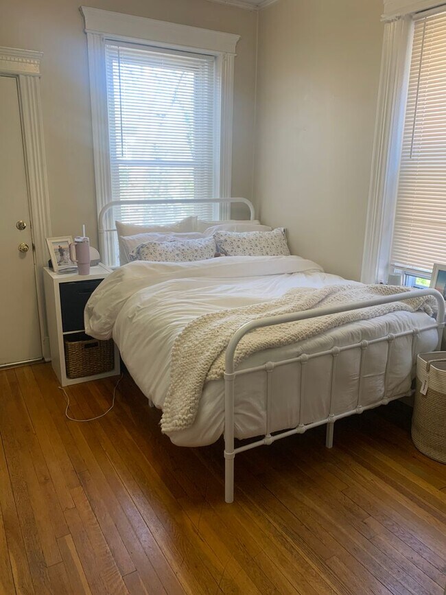 Building Photo - 8 Fuller St