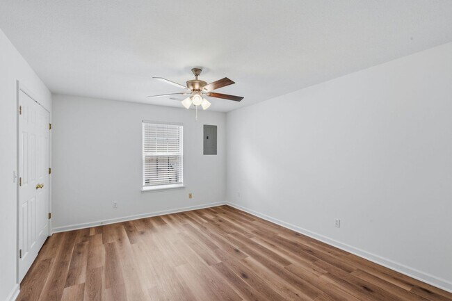 Building Photo - 1713-1715-1715 Louise Cir