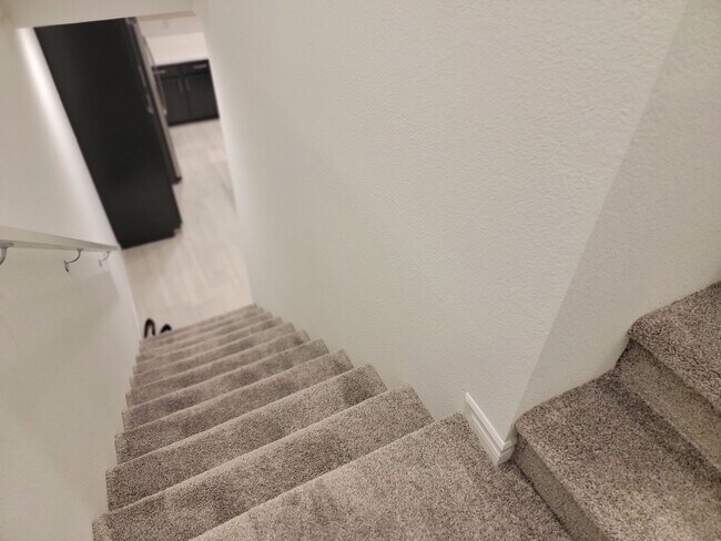Building Photo - Stunning  4 Bedroom Townhome