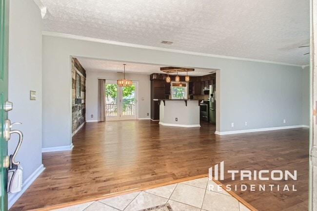 Building Photo - 325 Forrest Dr