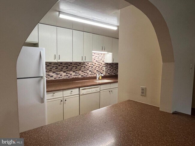 Building Photo - 35 Drummers Ln