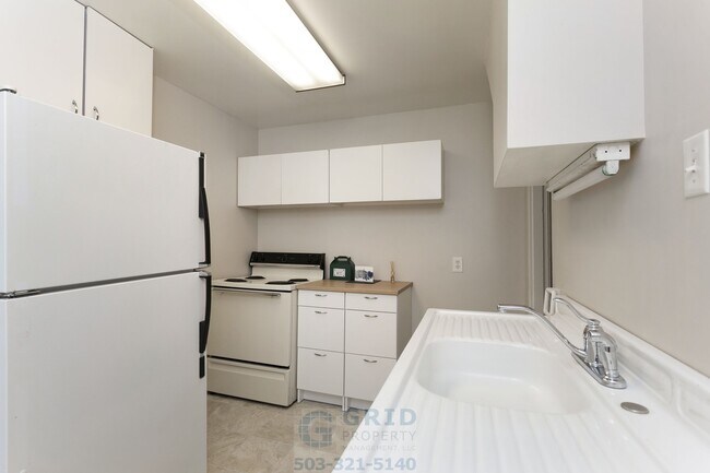 Building Photo - Charming 3 Bedroom Craftsman Home Availabl...