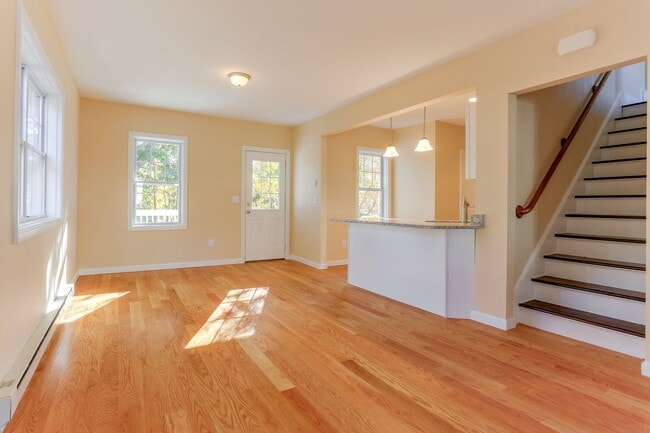 Building Photo - 51 Warner St