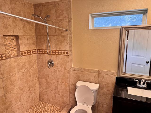 Building Photo - 912 Iowa St