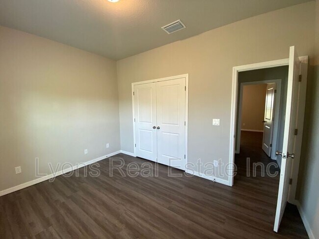 Building Photo - 2497 Cortland Ave