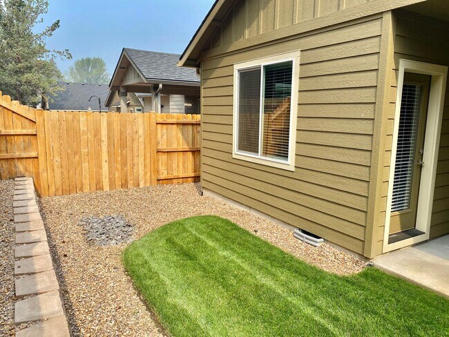 Building Photo - 61357 SE Matthew St