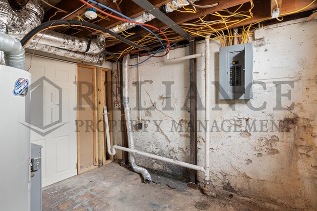 Building Photo - 3627 E 10th St N