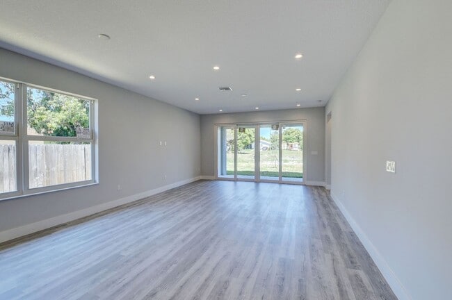 Building Photo - Single Family Home in Delray Beach