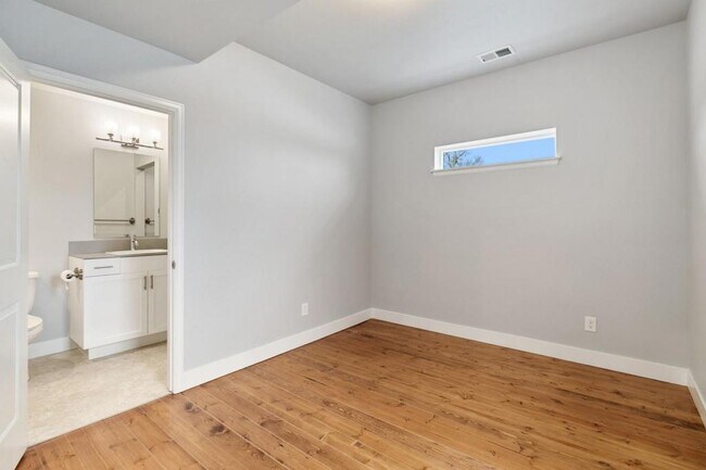 Building Photo - 4070 Sveta Ln
