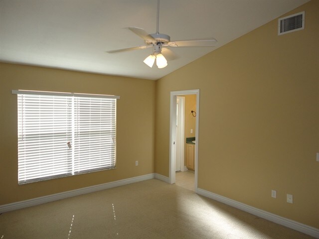 Building Photo - 6785 Bermuda Ave