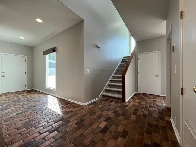 Building Photo - 501 Fenton Pl