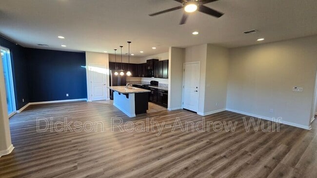 Building Photo - 7052 Diversey Dr