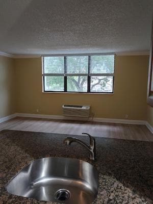 Building Photo - 2501 Riverside Dr