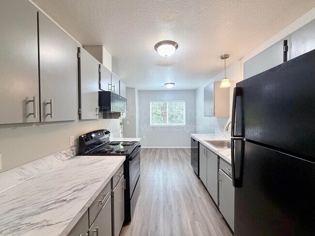 Building Photo - 10020 SW 125th Ave