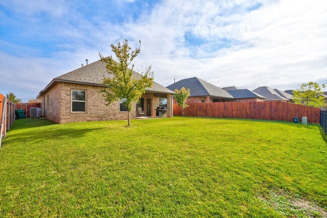 Building Photo - 3 Bedroom Home in The Grove
