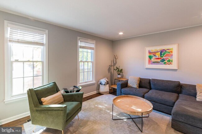 Primary Photo - 1230 Rodman St