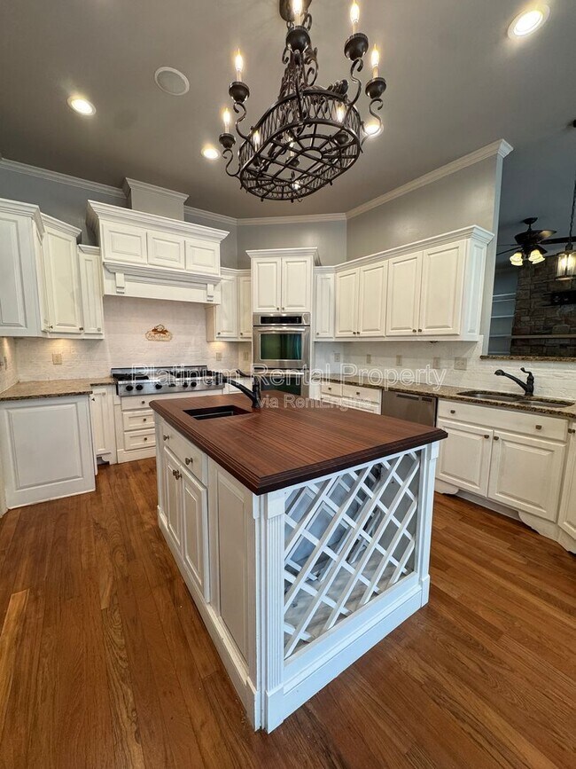 Building Photo - 1811 Traditions Way