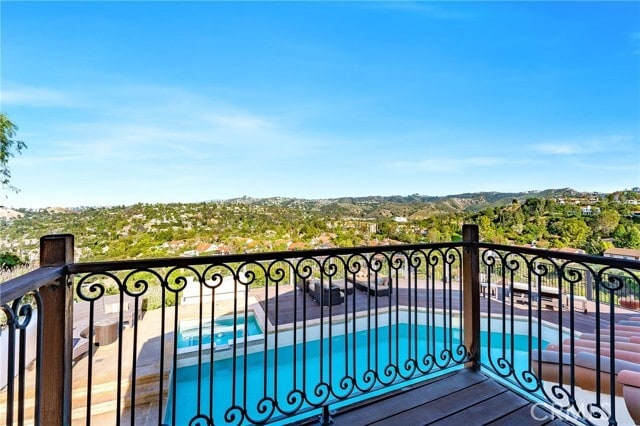Building Photo - 4372 Park Vicente