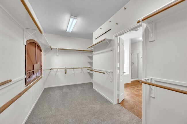 Building Photo - 2614 Shady Acres Ct