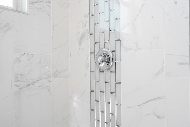 Building Photo - 833 Colville Dr