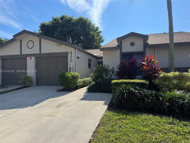 Building Photo - 8200 Whispering Palm Dr