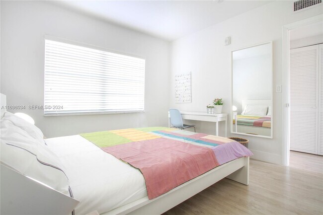 Building Photo - 6238 SW 59th Pl