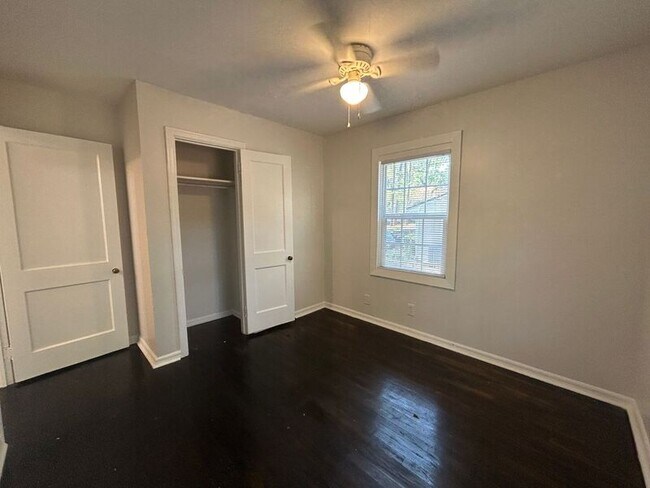 Building Photo - 2911 Circle Dr