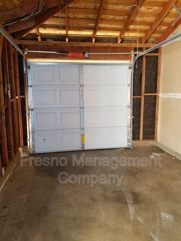 Building Photo - 4033 N Milburn Ave
