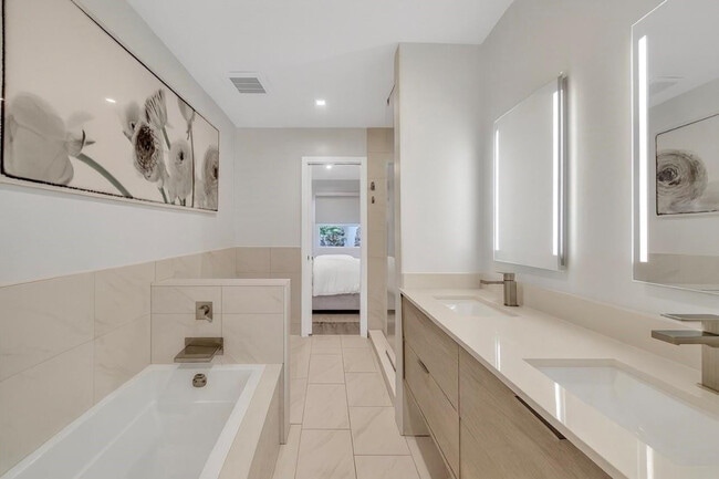 Building Photo - 1991 NE 15th Ave