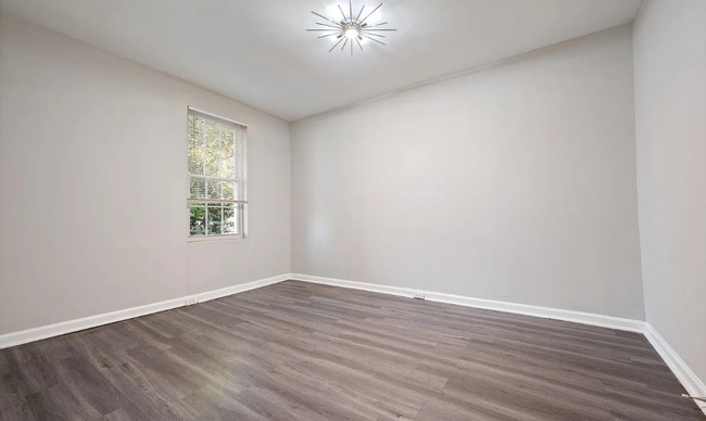 Building Photo - 281 W Franklin St