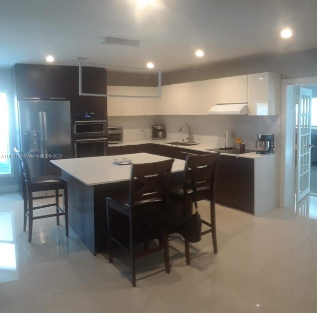 Building Photo - 16867 Royal Poinciana Dr