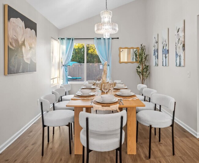 Building Photo - 13737 Via Tres Vistas