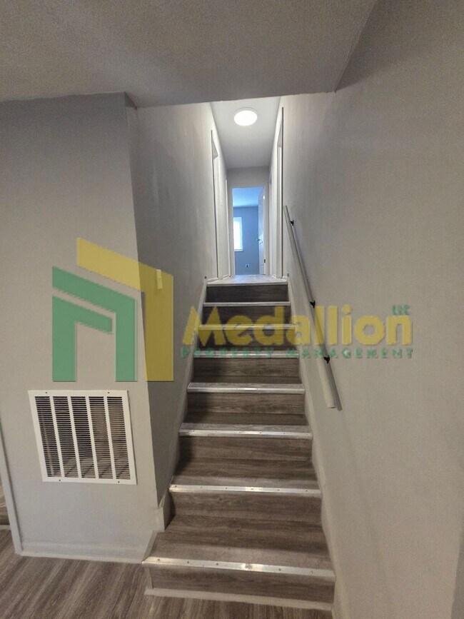 Building Photo - Updated 5-Bedroom Home with Finished Basement and Fenced Yard