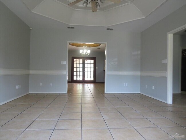 Building Photo - 1414 W Del Mar St