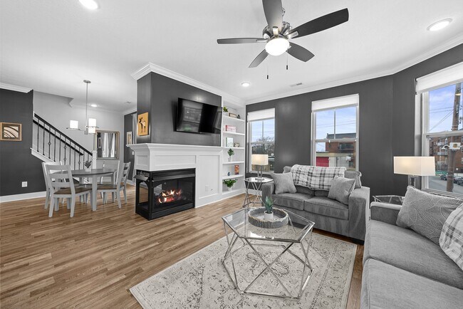 Building Photo - 1438 Indianola Ave