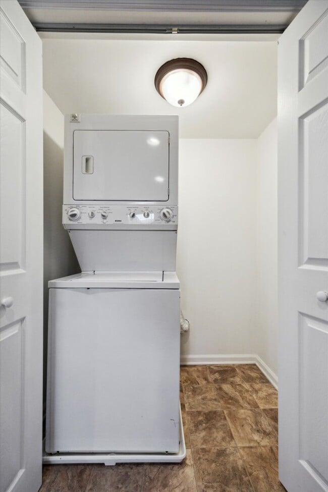 Building Photo - 3 Bed 1.5 Bath Twin in West Chester Borough!