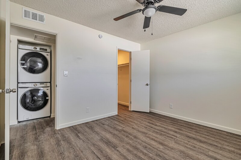 Building Photo - 5927 W Rose Ln