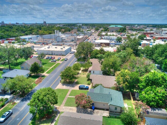 Building Photo - 425 E Eufaula St