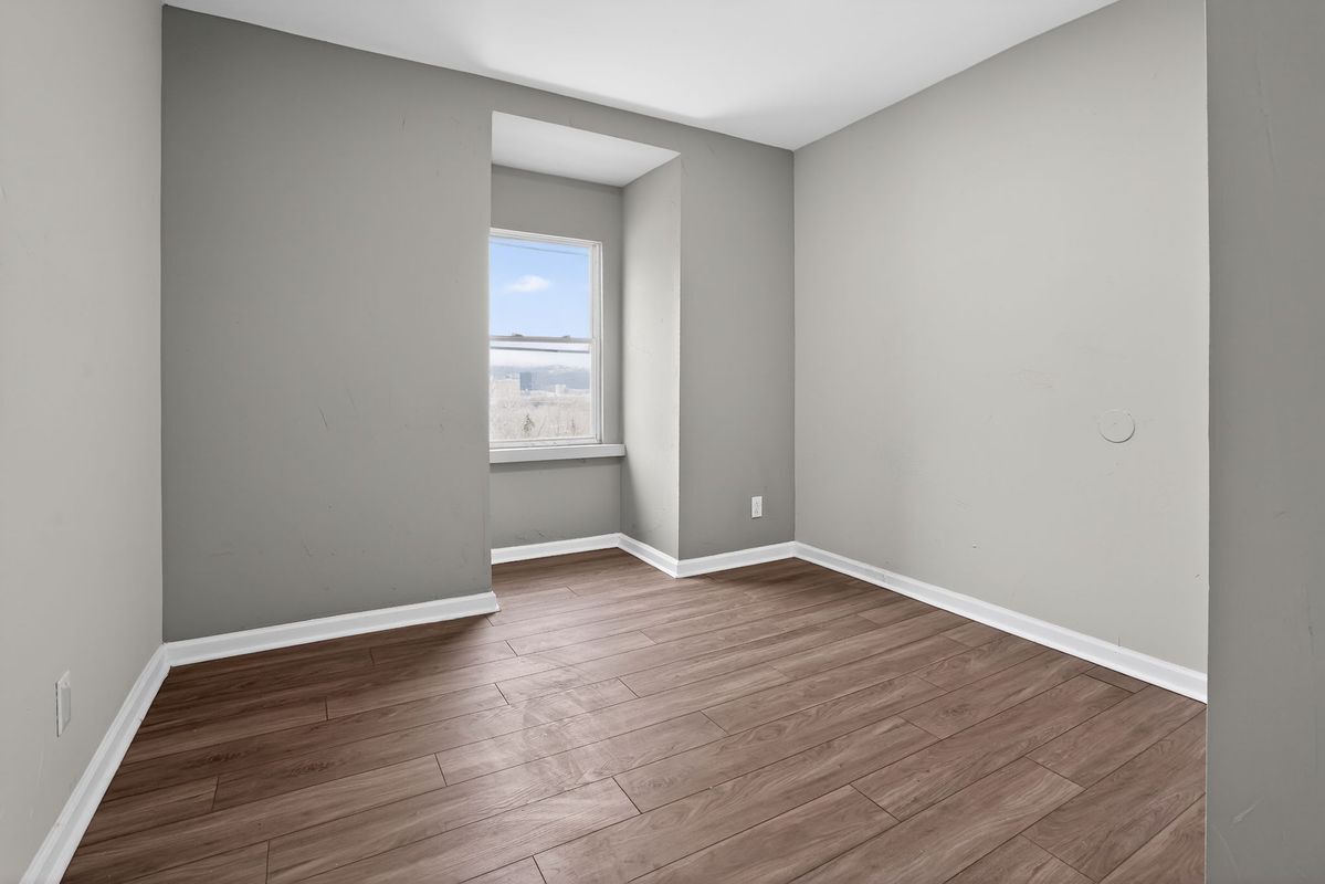 Building Photo - 553 Norman St