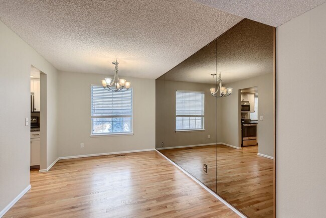 Building Photo - 3 Bedroom 3 Bath in Littleton next to horseshoe park!!