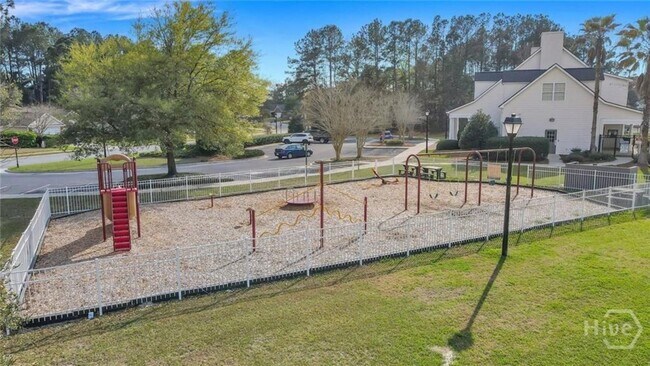 Building Photo - Modern 4 Bedroom South Savannah Home with Fenced Backyard