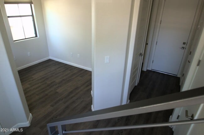 Building Photo - 2090 S Dorsey Ln