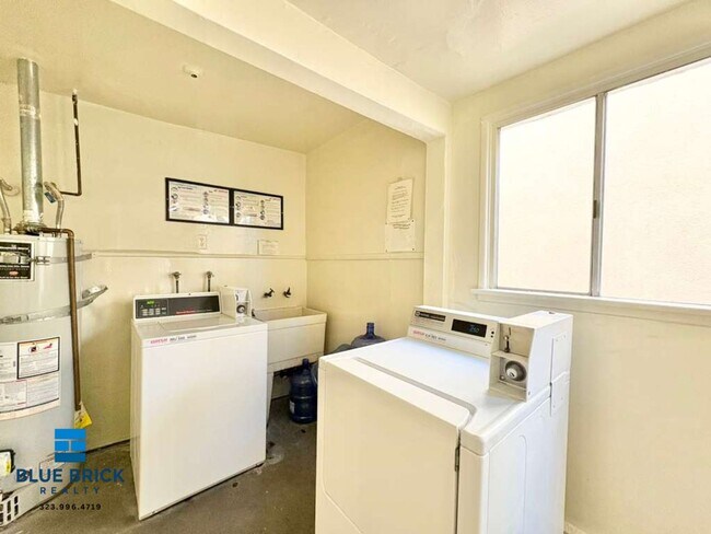 Building Photo - 5315 Whitsett Ave