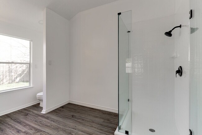 Master Bathroom - 18326 Autumn Trails Ln