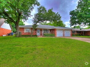 Building Photo - 136 Burton Pl