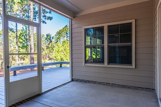 Building Photo - 100 Wiregrass Ln